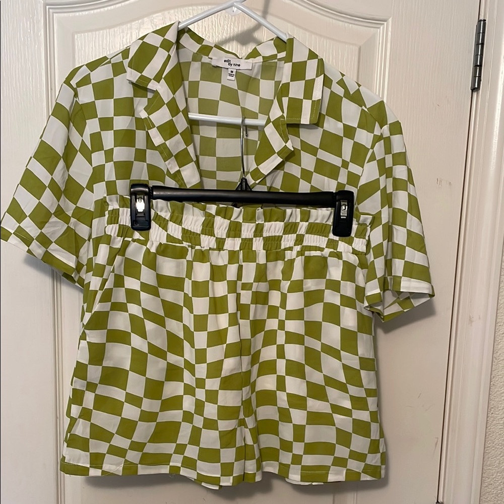 Green and white checkered set